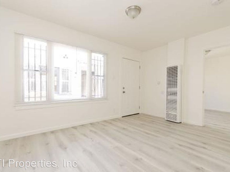 1st image of 538 W 48th St #9109670