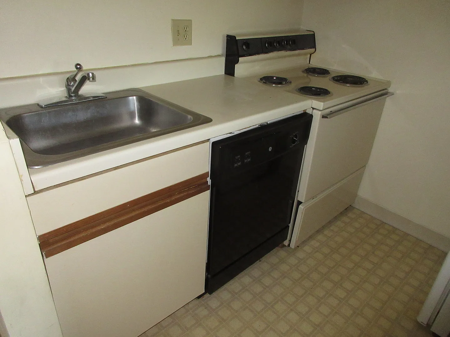 346 Wells Court, Hamptong, Va. 23666 — Photo 2