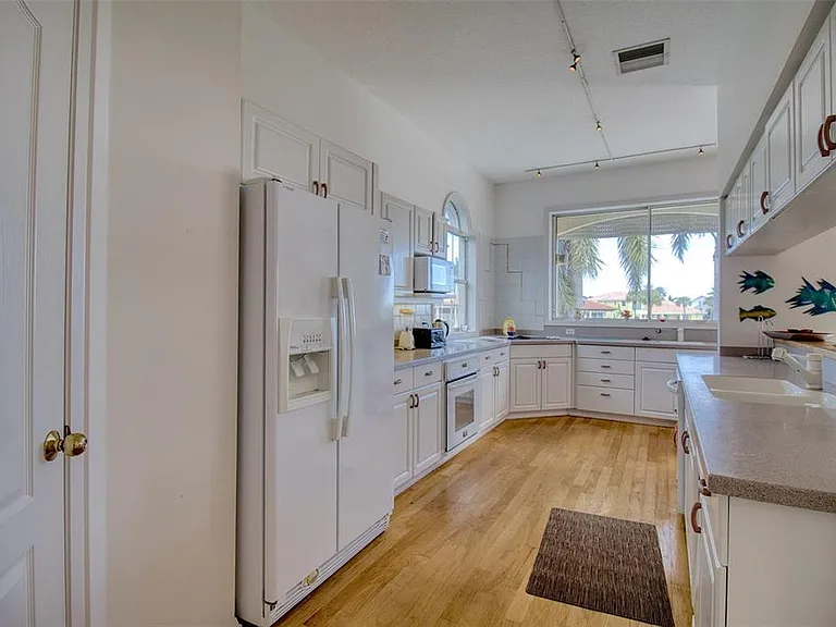 131 Sands Point Dr — Photo 8