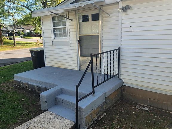 3rd image of 208 N Ave Ne