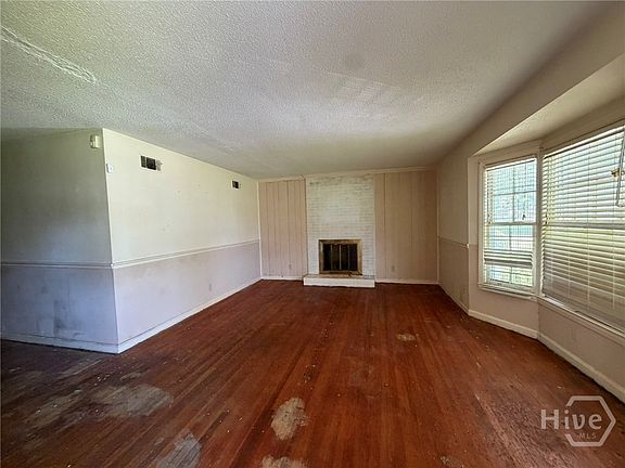 2nd image of 4717 SYLVAN Drive