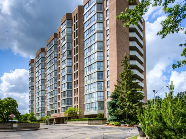 265 Westcourt Pl #702, Waterloo, ON N2L 6E4