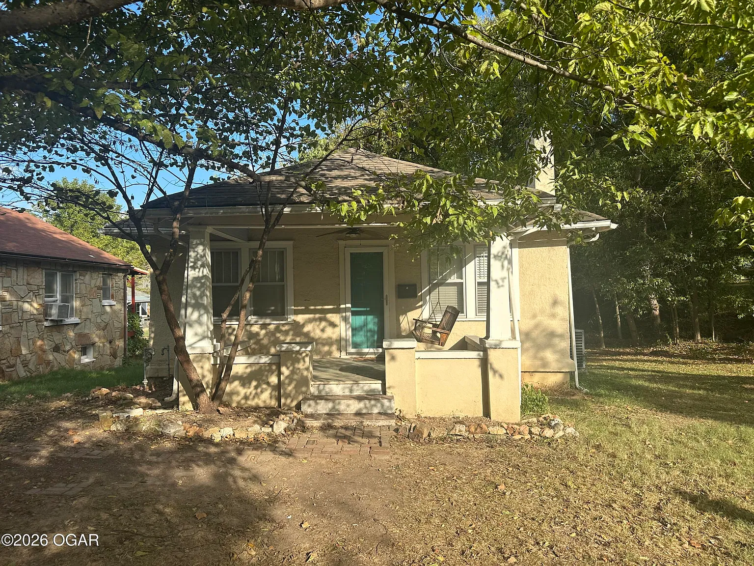2 bed, 1.0 bath, 988 sqft, $900 — Photo 1