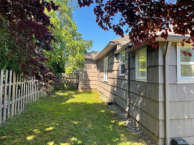 NE 72nd Ave — Photo 11