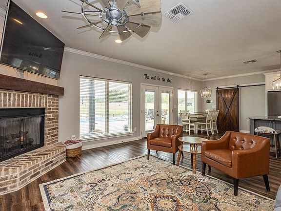 4th image of 6 Lewis Ln