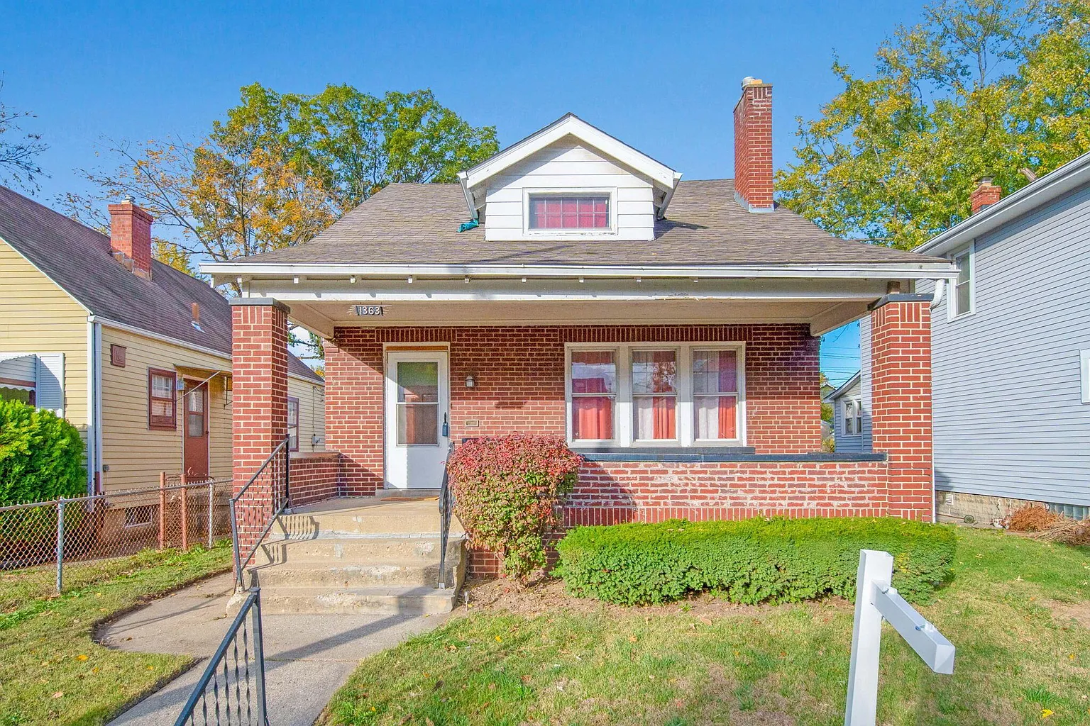 1363 Oakwood Ave photo 1