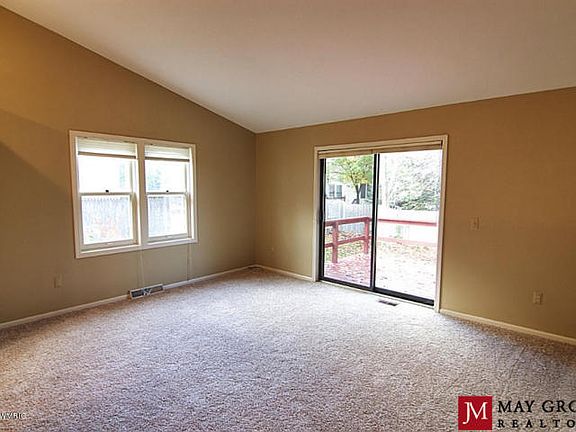 5th image of 2353 Meadowglen Dr NE