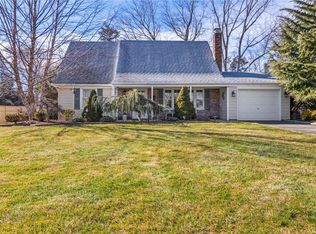 30 Hopewell Dr, Stony Brook, NY 11790