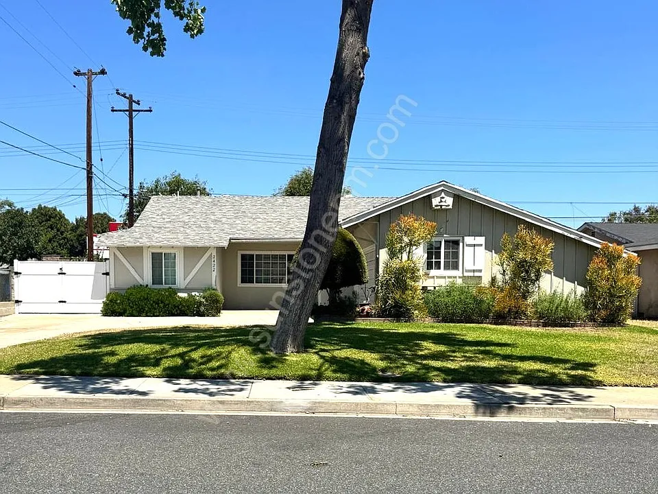 2422 Mariposa St