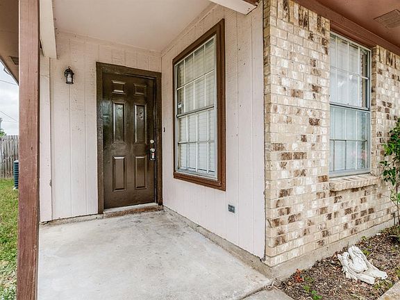 3rd image of 404 Claire Ct