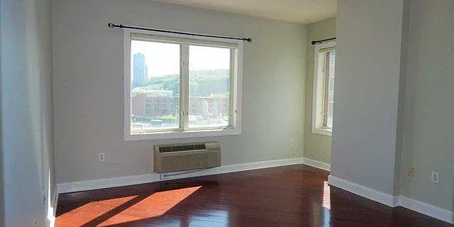 1 bed, 894 sqft, $2,995 — Photo 4