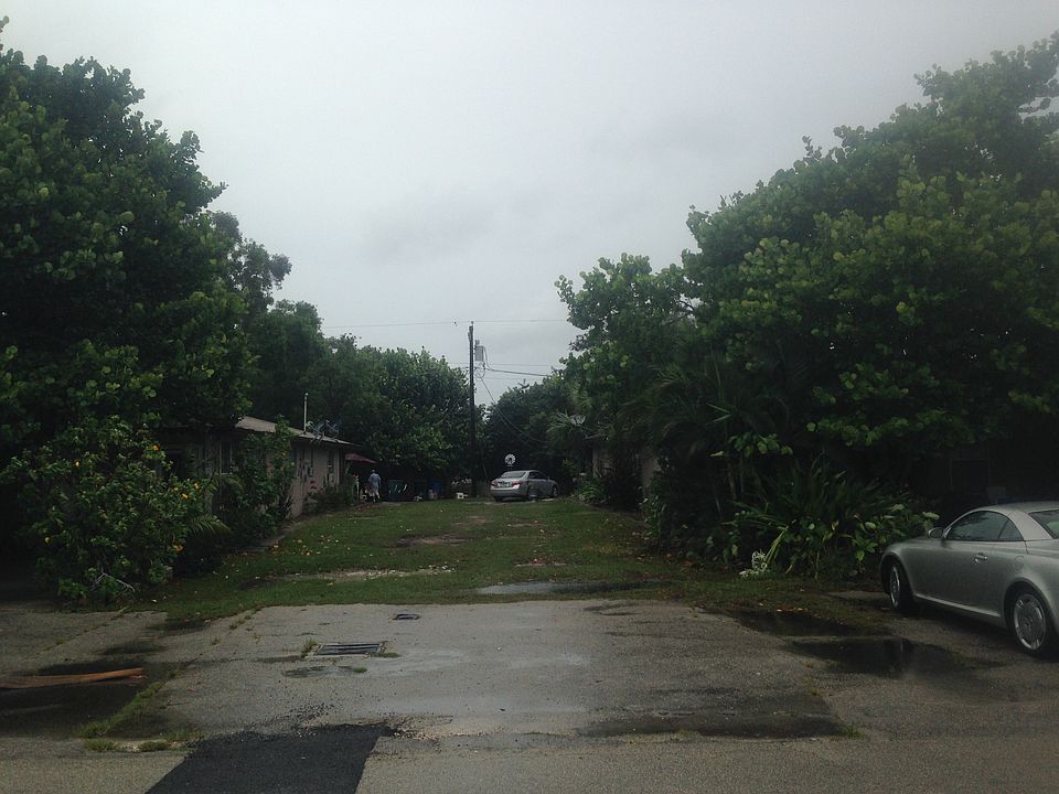 2nd image of 553-559 100th Ave N