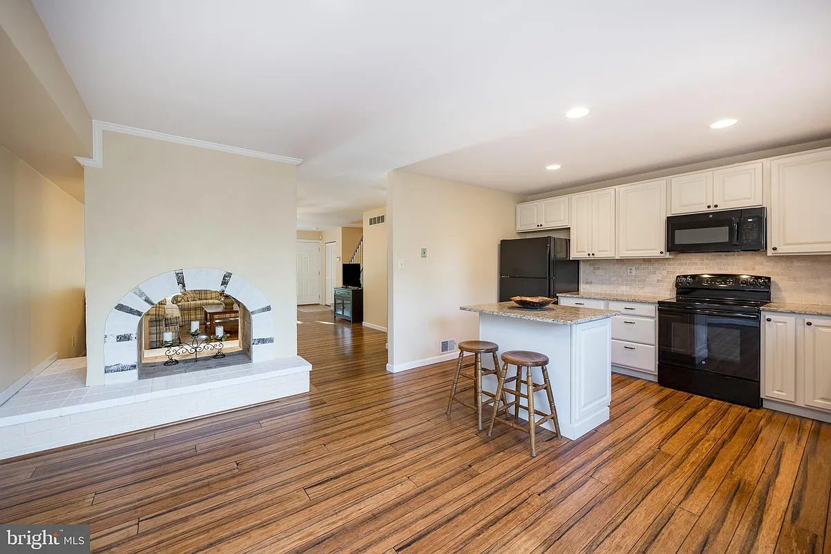 Building Photo - 3930 Gatehouse Ln