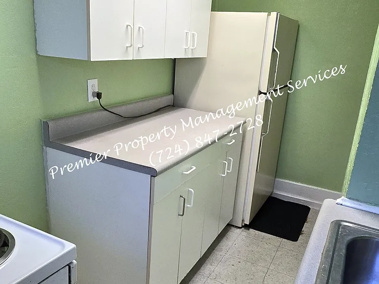 404 Center Ave — Photo 16