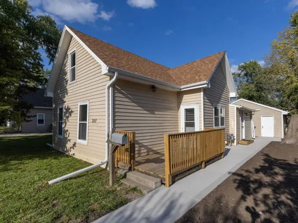 317 3rd St, West Des Moines, IA 50265