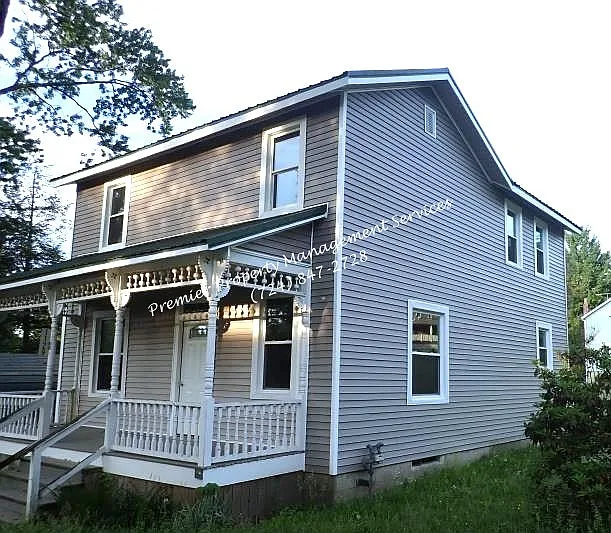 1129 Main St — Photo 2