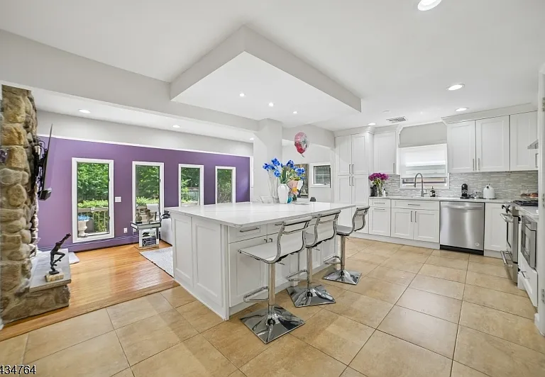 12 Lee Rd — Photo 3