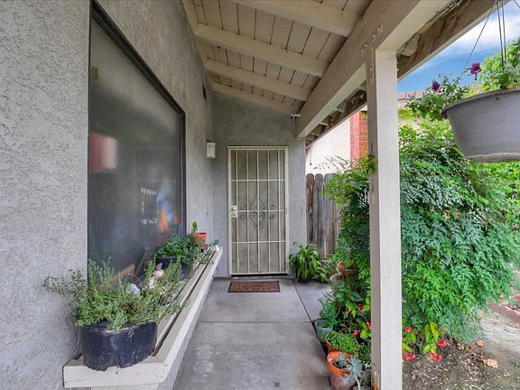 5th image of 224 Elizabeth Ct
