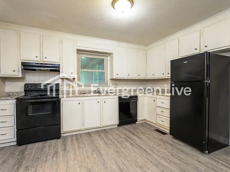 4857 Stonewall St — Photo 3