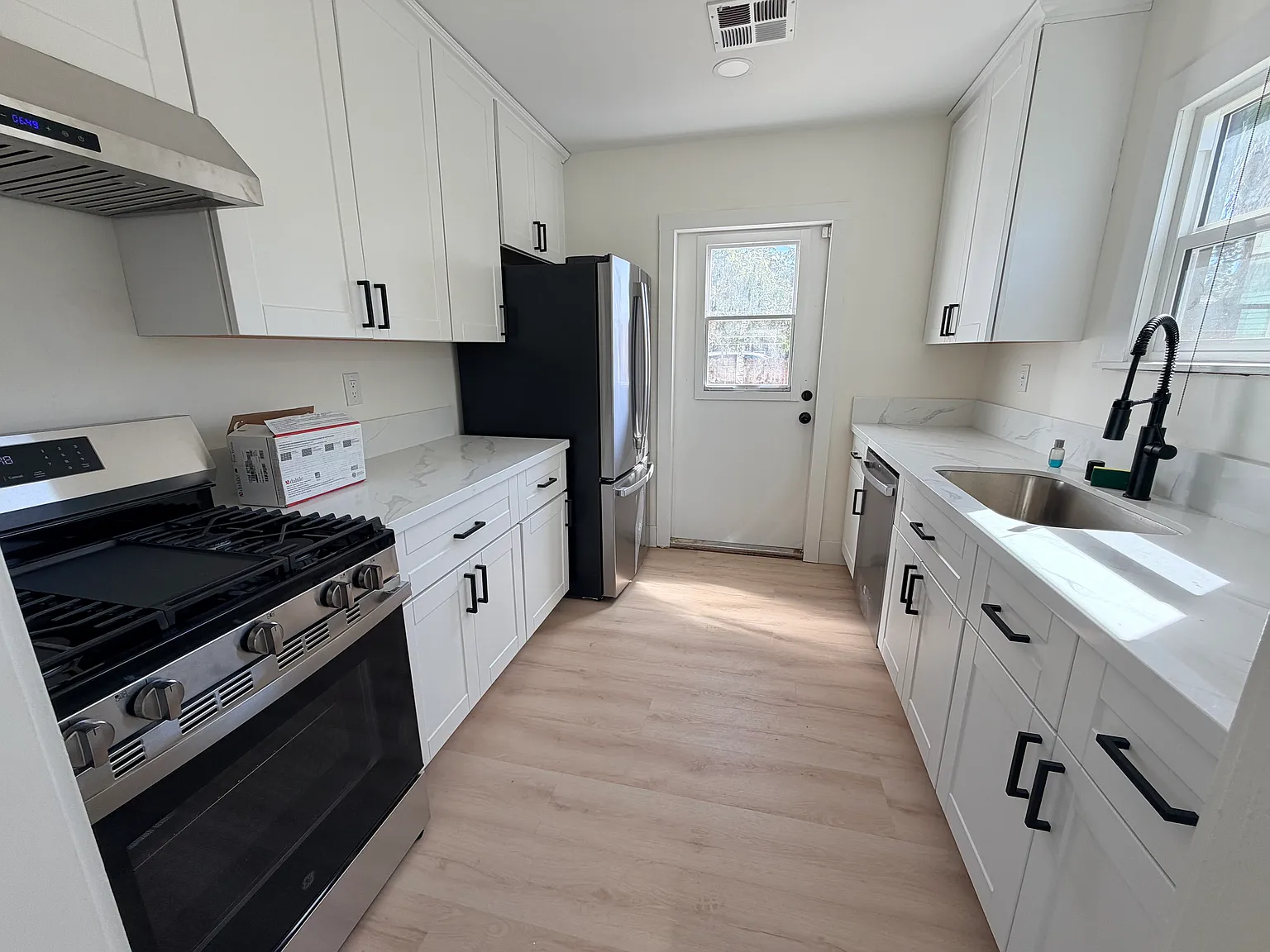 3 bed, 1380 sqft, $2,100 — Photo 3