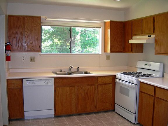 2nd image of 789 Vista Ct APT C