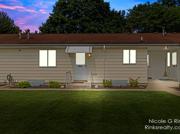 5895 Leisure South Dr SE, Kentwood, MI 49548