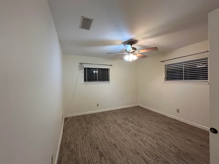 17 Ebony Ave — Photo 16