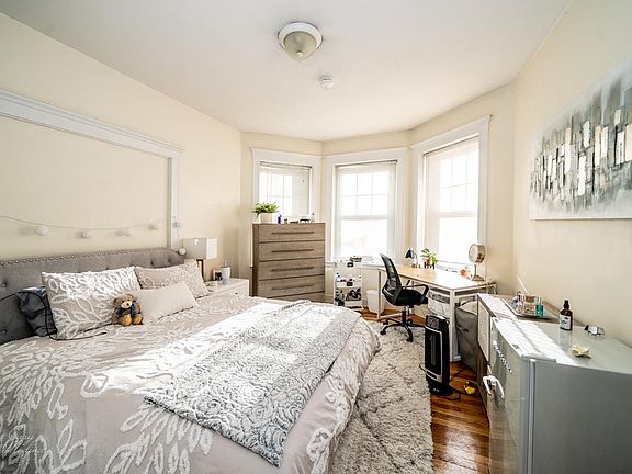 4th image of 81 Gibbs St #2A