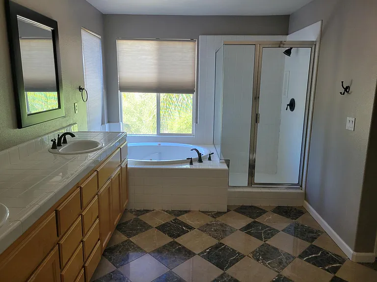 385 Roundhill Dr — Photo 21