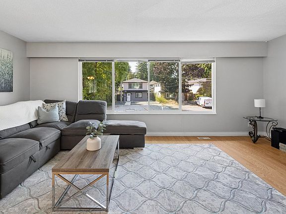 4th image of 3464 Vincent St