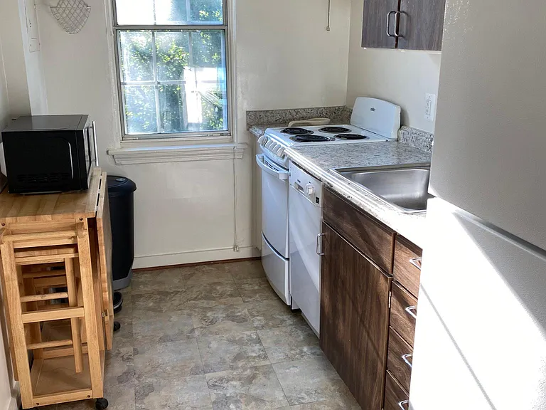 16 Auburn Ct #B — Photo 12
