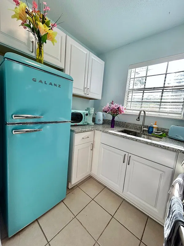 1625 Rebecca St — Photo 3
