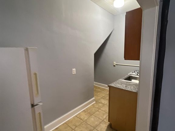 3rd image of 822 N Adams St APT 1