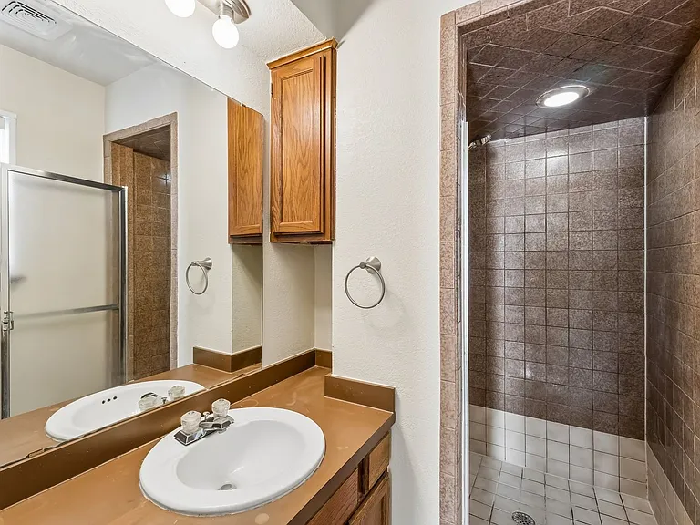 208 Hudson Pl — Photo 21