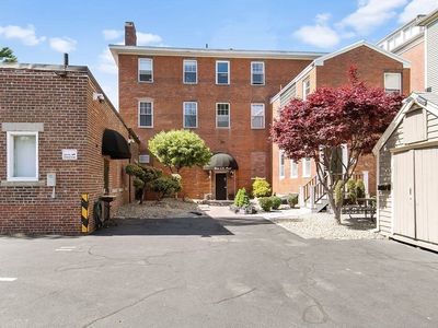 131 Essex St APT 21, Salem, MA, 01970