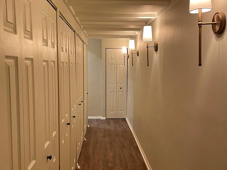 279 N Logan St — Photo 14