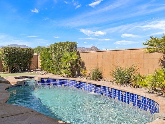 3rd image of 43755 Milan Ct