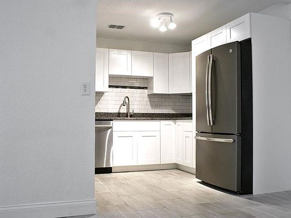 4th image of 7202 Mandarin Dr