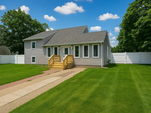 133 Adams Street E, East Islip, NY 11730