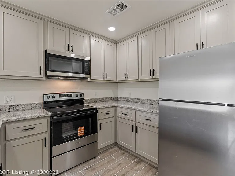 10415 A & B Preston Ct — Photo 29