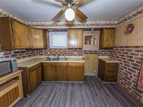 3rd image of 1100 Highland Ave