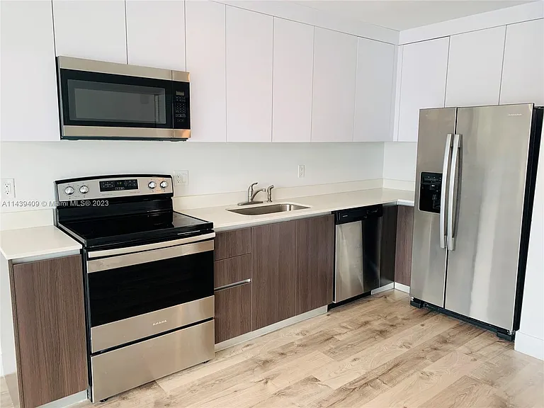 38 NW 7th Ave #405 — Photo 4