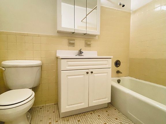 2nd image of 21 Lake St #1S