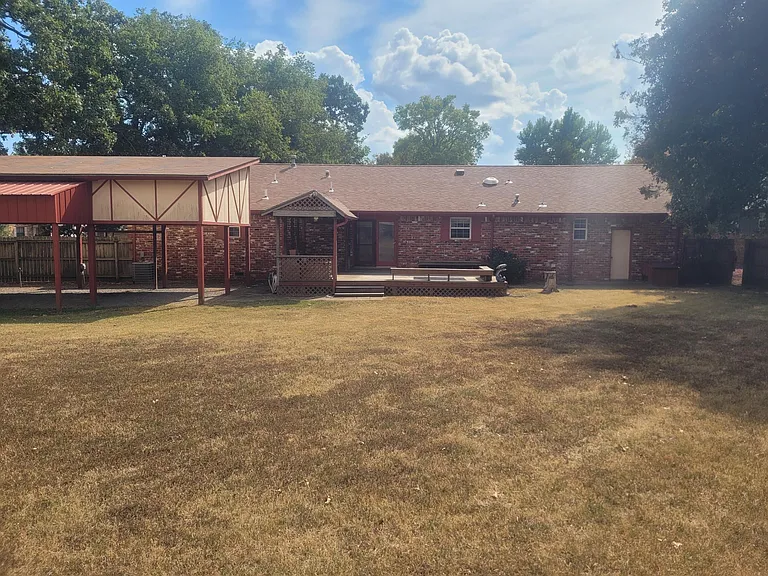 800 Sasha Ln — Photo 17