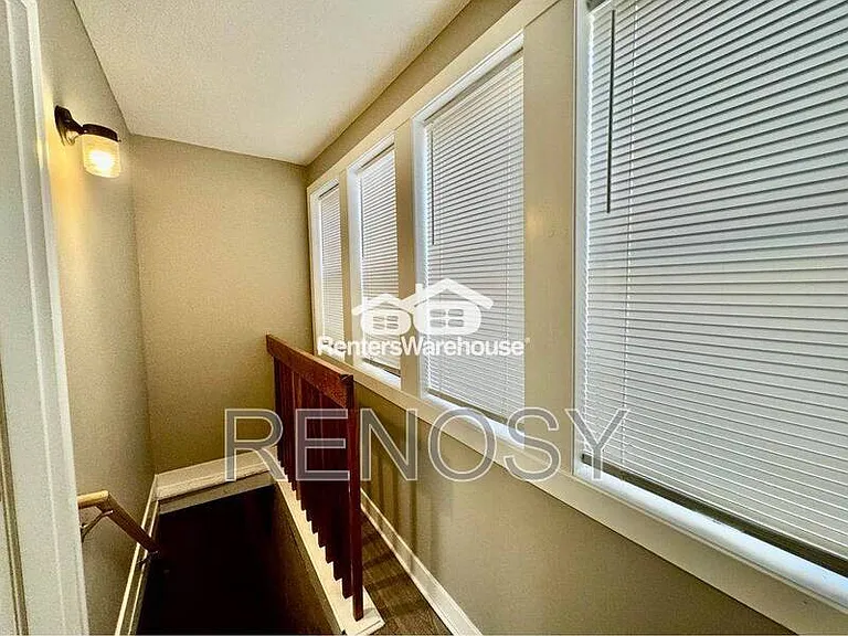 1138 E 8th St — Photo 7