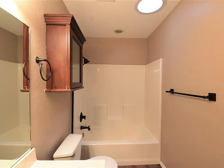 1389 Lindberg Ave — Photo 4