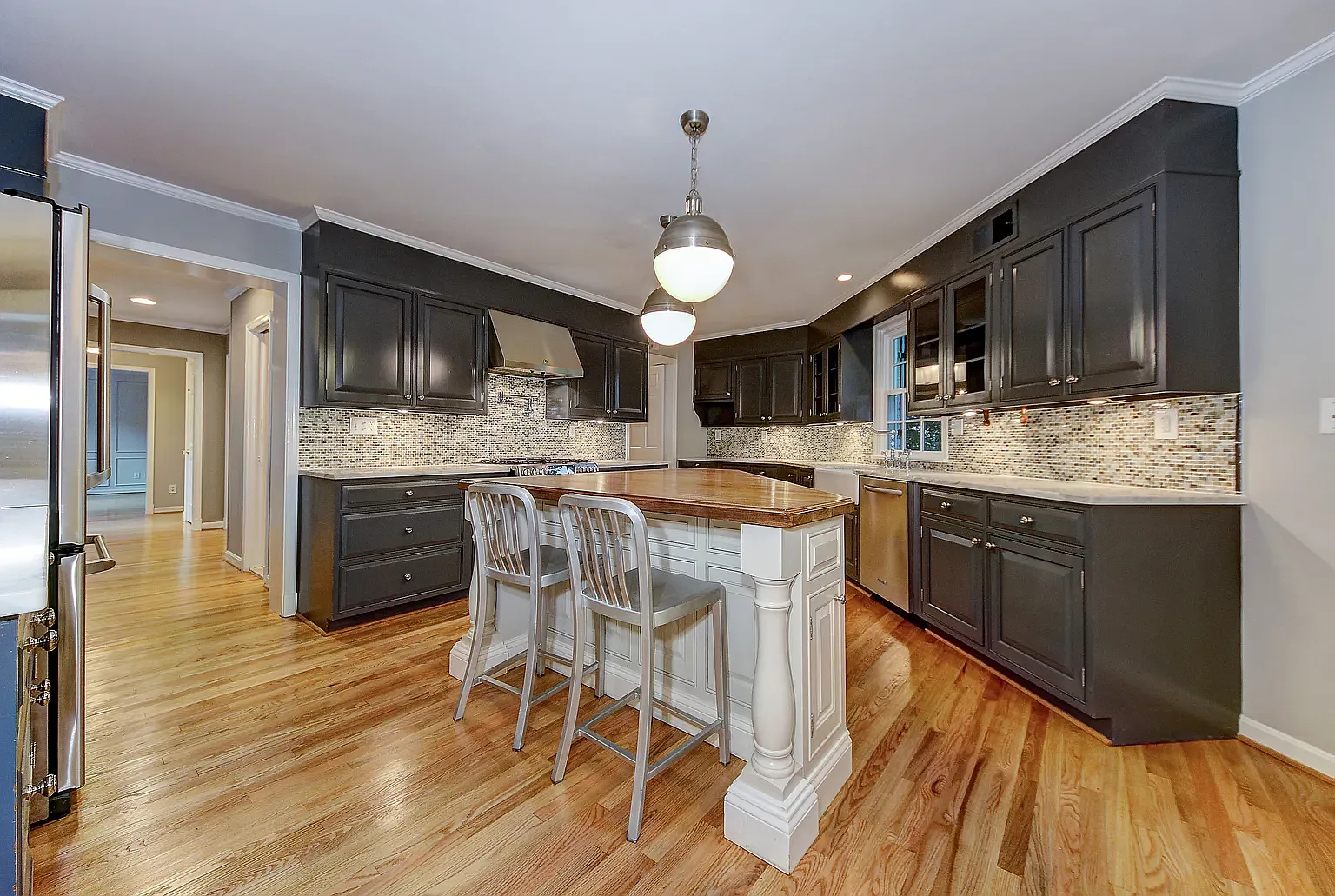 5 bed, 3694 sqft, $7,000 — Photo 2