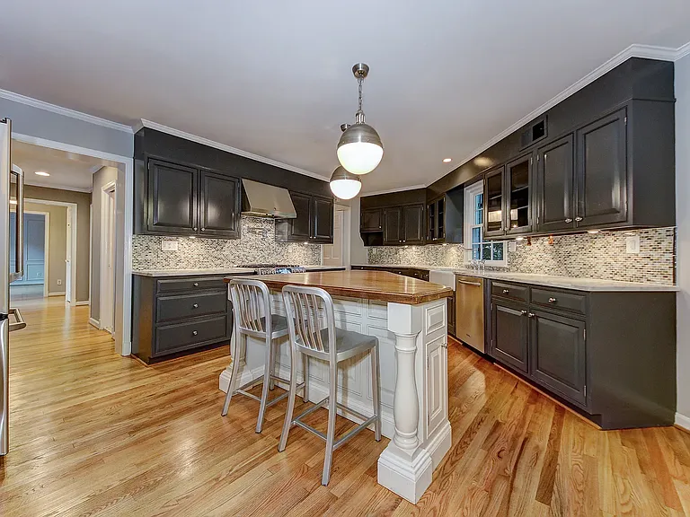4509 Tournay Rd — Photo 2