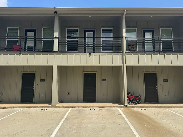 Lofts on College — Photo 3
