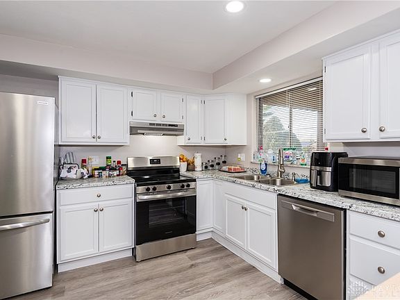 5th image of 417 Vaniman Ave